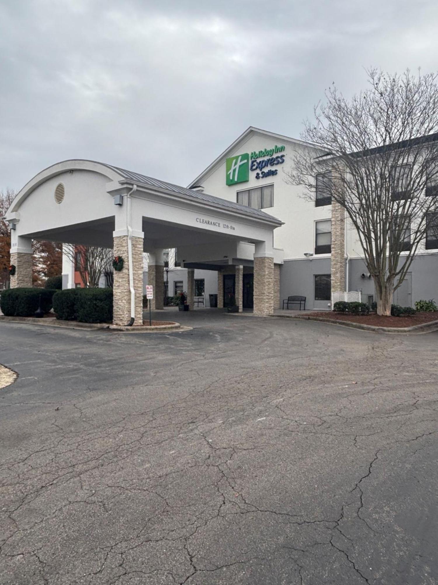 Holiday Inn Express Hotel & Suites Sanford By Ihg Exterior photo