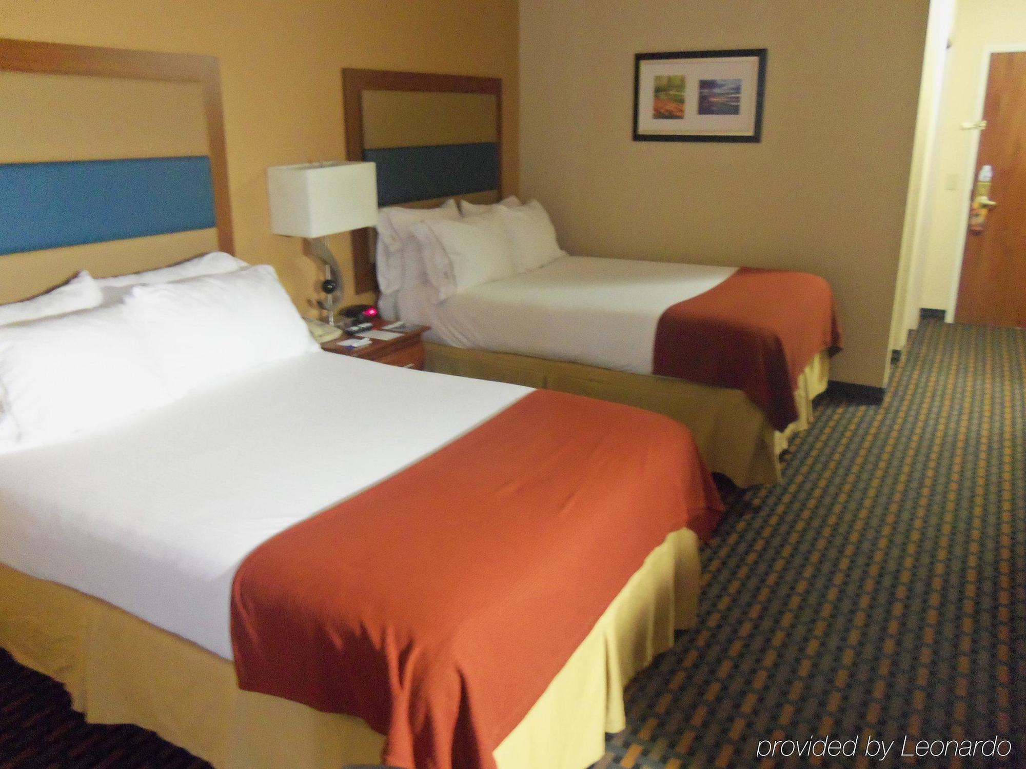 Holiday Inn Express Hotel & Suites Sanford, An Ihg Hotel Exterior photo