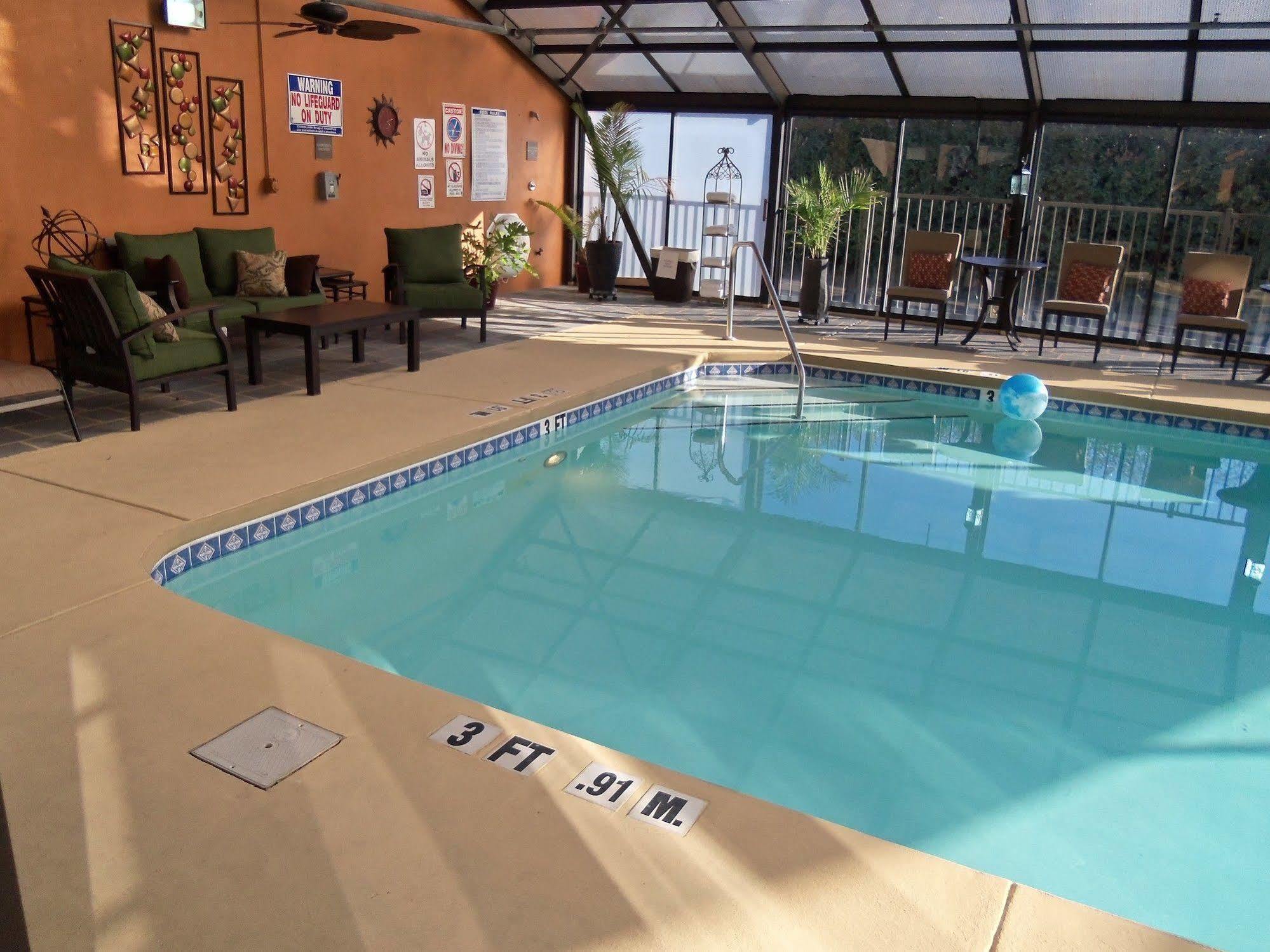 Holiday Inn Express Hotel & Suites Sanford By Ihg Exterior photo